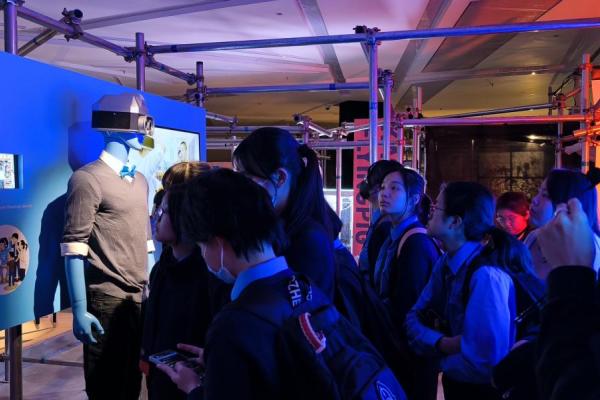 15/3/2024參觀「共點平行: 創意媒體學院二十五年香港媒體藝術最前線」，為學生提 供STEAM展覽實例及經驗分享
