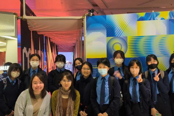 15/3/2024參觀「共點平行: 創意媒體學院二十五年香港媒體藝術最前線」，為學生提 供STEAM展覽實例及經驗分享